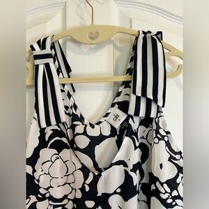 💙 4 for $40 💙 CAbi Navy and White Deep V-neck Tie shoulder Sleeveless Blouse